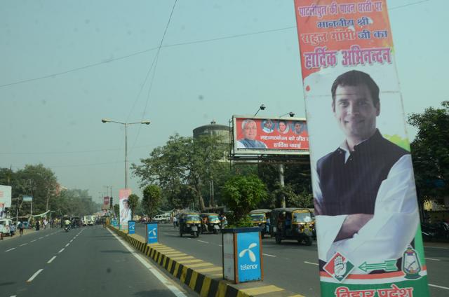 Posters of Rahul Gandhi could be seen across Patna ahead of Nitish Kumar’s swearing-in ceremony. (HT Photo)