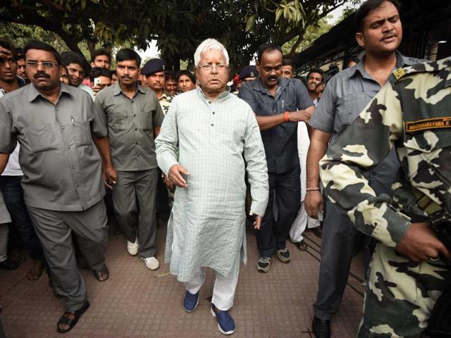 Days after his party emerged as the single-largest entity in Bihar assembly trouncing the BJP-led NDA, the CBI has sought to put Lalu Prasad in the dock in a fodder scam case.(Arun Sharma/ HT Photo) Days after his party emerged as the single-largest entity in Bihar assembly trouncing the BJP-led NDA, the CBI has sought to put Lalu Prasad in the dock in a fodder scam case.(Arun Sharma/ HT Photo)