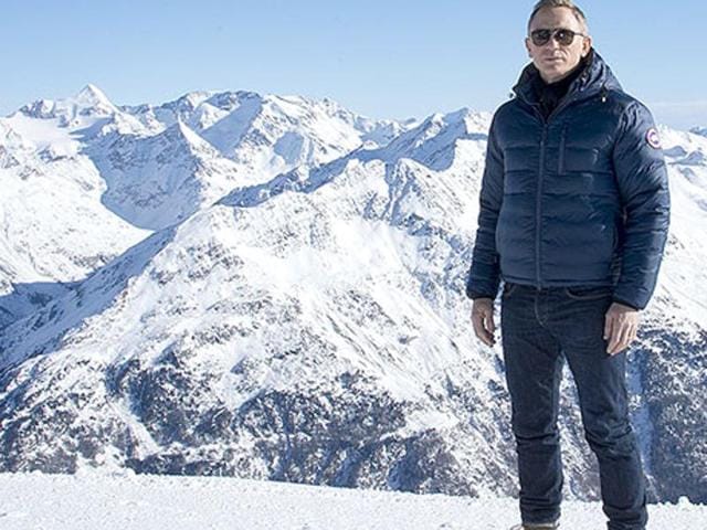 British actor Daniel Craig poses in front of a Tyrolean Alps panorama during a photo call of the new James Bond film Spectre in the Austrian ski resort of Soelden on January 7, 2015.(AFP)