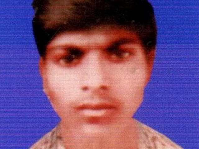 A file picture of Naresh Rana (left) with his family in Dhanbad. (HT photo) A file picture of Naresh Rana (left) with his family in Dhanbad. (HT photo)