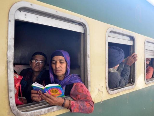Piligrims crossing the Wagah Border on special trains would be welcomed by senior officials, including Evacuee Trust Property Board (ETPB) chairman Siddiq-ul-Farooq, secretary Ikram-ul-Haq, and others. (Sameer Sehgal/HT Photo)
