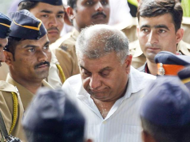 Peter Mukherjea arrested by CBI for Sheena Bora murder case and taken from CBI office to Killa court in Mumbai.(HT Photo)