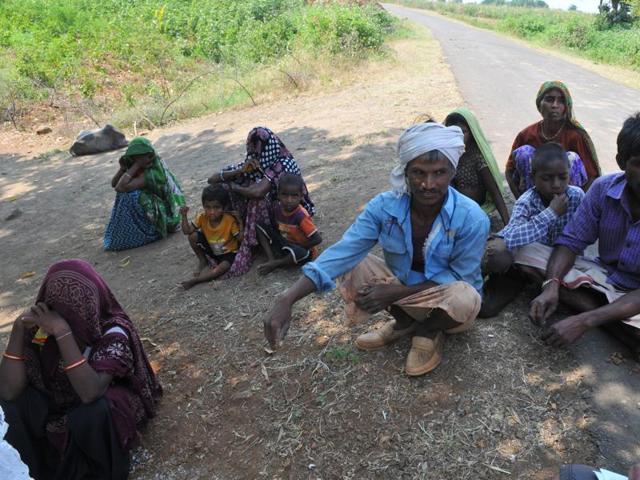 Over one lakh tribals from Jhabua and Alirajpur districts migrate to various parts of the country for work every year. (Shankar Mourya/HT file photo) Over one lakh tribals from Jhabua and Alirajpur districts migrate to various parts of the country for work every year. (Shankar Mourya/HT file photo)