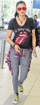 Shruti Haasan doing some devil-may-care sporty as she shifts between terminals.
