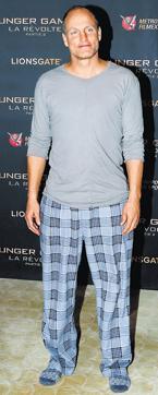 American actor Woody Harrelson turned fashion rules on their head when he went dormcore at The Hunger Games: Mockingjay – Part 2 premiere. American actor Woody Harrelson turned fashion rules on their head when he went dormcore at The Hunger Games: Mockingjay – Part 2 premiere.