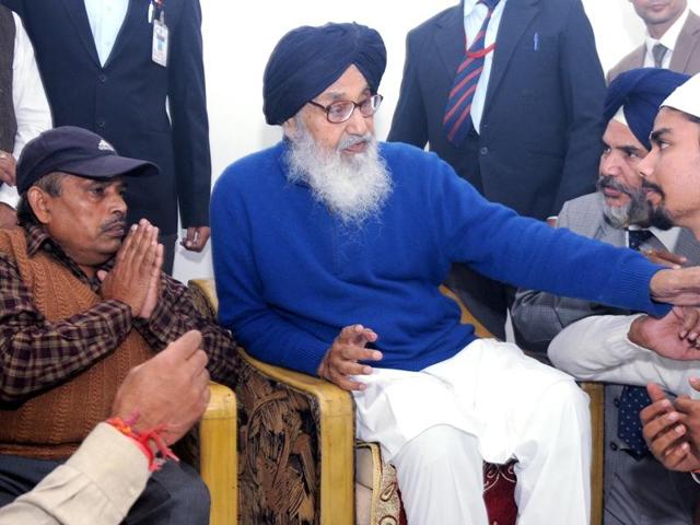 Punjab chief minister Parkash Singh Badal along with family members of Capt Ashwani in Patiala on Saturday. (HT Photo) Punjab chief minister Parkash Singh Badal along with family members of Capt Ashwani in Patiala on Saturday. (HT Photo)