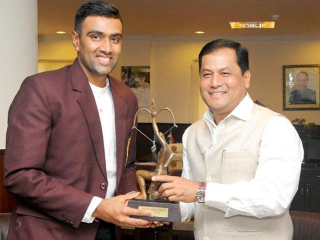 Sports minister Sarbananda Sonowal honours off-spinner Ravichandran Ashwin with the Arjuna Award which was conferred on him last year, in New Delhi.(PTi File Photo) Sports minister Sarbananda Sonowal honours off-spinner Ravichandran Ashwin with the Arjuna Award which was conferred on him last year, in New Delhi.(PTi File Photo)