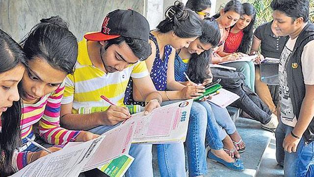 The choice based credit system provides a ‘cafeteria’ type approach in which students can take courses of their choice, learn at their own pace, undergo additional courses and acquire more than the required credits, and adopt an interdisciplinary approach to learning. (HT Photo) The choice based credit system provides a ‘cafeteria’ type approach in which students can take courses of their choice, learn at their own pace, undergo additional courses and acquire more than the required credits, and adopt an interdisciplinary approach to learning. (HT Photo)