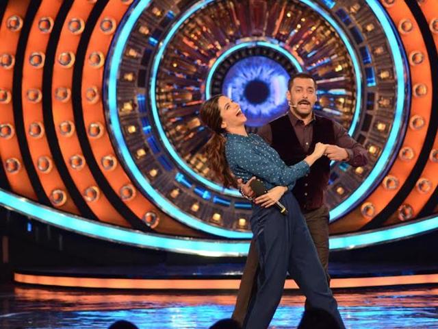Salman Khan and Deepika Padukone show off some moves on the stage of Bigg Boss 9. (COLORS)