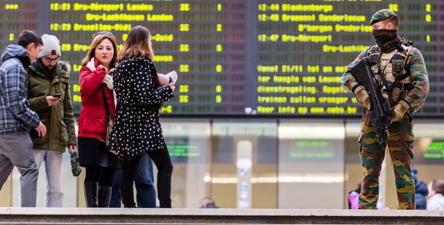 A Belgian Army soldier patrols in the main train station in the centre of Brussels on Sunday, Nov. 22, 2015. (AP)