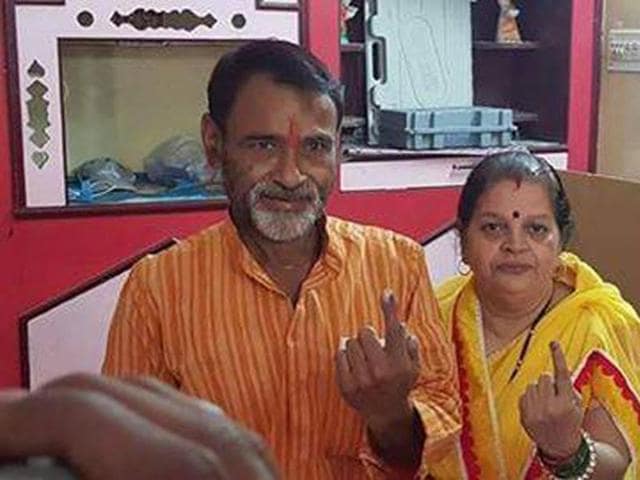 Congress candidate Jai Prakash Shastri with his wife after casting his vote in Dewas. (HT) Congress candidate Jai Prakash Shastri with his wife after casting his vote in Dewas. (HT)