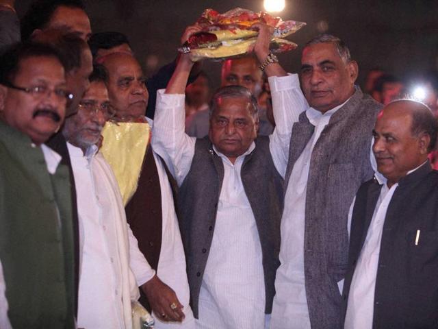 Samajwadi Party supremo Mulayam Singh Yadav celebrates his 77th birthday in Saifai on Saturday. (PTI Photo)