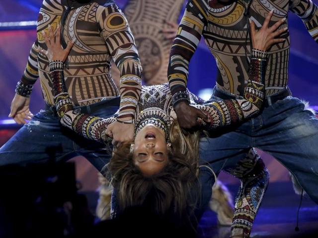 Host Jennifer Lopez performing for the show. (REUTERS) 