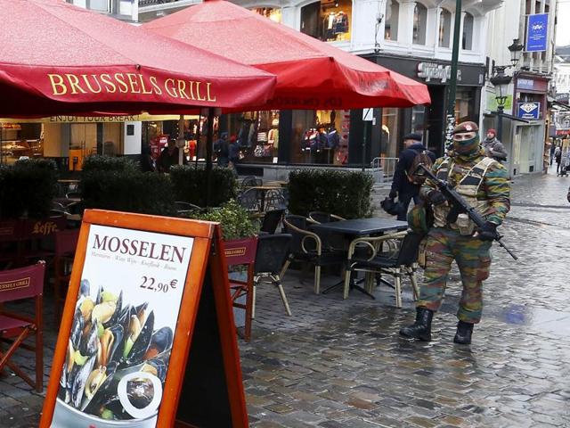 A Belgian soldier patrols near an armoured vehicle in central Brussels November 22, 2015, after security was tightened in Belgium following the fatal attacks in Paris. Belgium will keep the highest threat level for Brussels on Monday and will keep the metro as well as schools closed because of a "serious and imminent" threat of coordinated, multiple attacks, the country's prime minister said. (REUTERS) A Belgian soldier patrols near an armoured vehicle in central Brussels November 22, 2015, after security was tightened in Belgium following the fatal attacks in Paris. Belgium will keep the highest threat level for Brussels on Monday and will keep the metro as well as schools closed because of a "serious and imminent" threat of coordinated, multiple attacks, the country's prime minister said. (REUTERS)