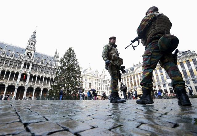 Belgian soldiers patrol Brussels' Grand Place, November 22, 2015, after security was tightened in Belgium following the fatal attacks in Paris. (REUTERS) Belgian soldiers patrol Brussels' Grand Place, November 22, 2015, after security was tightened in Belgium following the fatal attacks in Paris. (REUTERS)