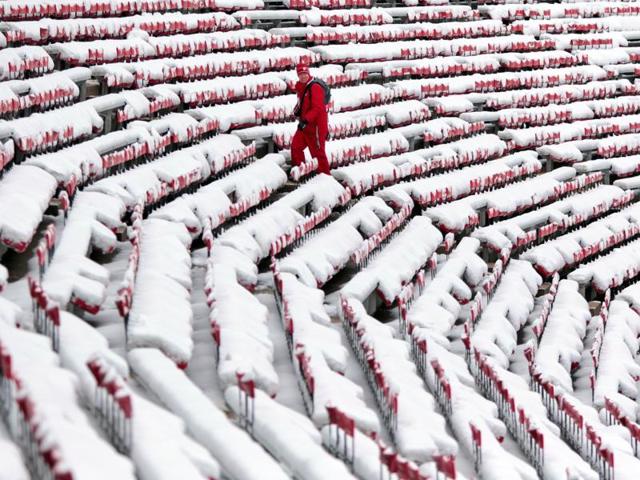 A man in Wisconsin, USA trudges through the snow-covered west stands before a football game, Saturday, November 21, 2015. (AP) A man in Wisconsin, USA trudges through the snow-covered west stands before a football game, Saturday, November 21, 2015. (AP)