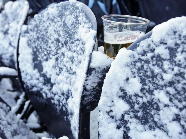 A glass of beer sits between snow-covered seats prior to football game between teams from Chicago and Denver in Chicago, USA on November 22, 2015. (AFP) A glass of beer sits between snow-covered seats prior to football game between teams from Chicago and Denver in Chicago, USA on November 22, 2015. (AFP)