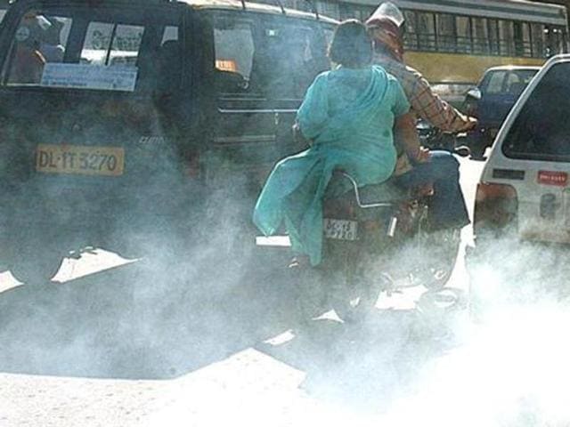 Smog capital Delhi’s pursuit of clean air can start with a few small steps.(Raj K Raj/ HT file photo)