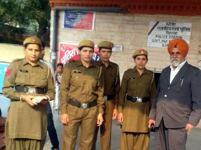 The “Special 10” will ensure safety and security of women at railway stations and even on moving trains.(HT PHOTO) The “Special 10” will ensure safety and security of women at railway stations and even on moving trains.(HT PHOTO)