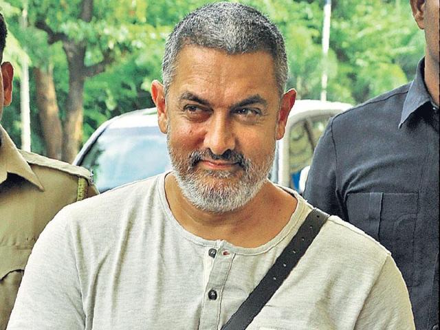 Aamir has expressed alarm over rising communalism, endorsing growing protests by over 50 writers, academics and scientists who have returned top government awards.(Manav Manglani/HT Photo)