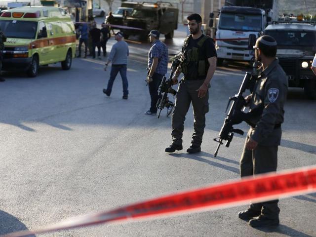 Israeli security forces stand guard at the scene of the attack. One soldier was stabbed to death while another was seriously wounded in the same attack at a petrol station on the edge of the occupied West Bank. (AFP photo) Israeli security forces stand guard at the scene of the attack. One soldier was stabbed to death while another was seriously wounded in the same attack at a petrol station on the edge of the occupied West Bank. (AFP photo)