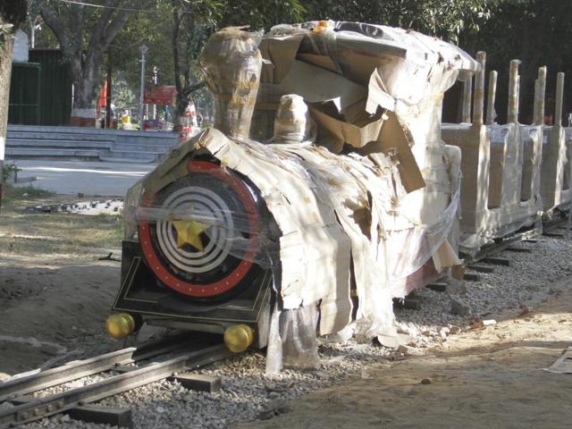 The new toy train being installed at Rakh Bagh.(JS Grewal/HT) The new toy train being installed at Rakh Bagh.(JS Grewal/HT)