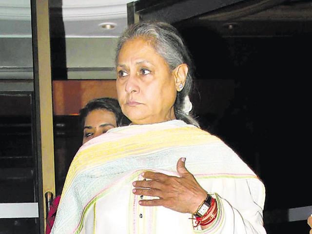 Jaya Bachchan spotted at Mumbai airport. (Photo: Yogen Shah)