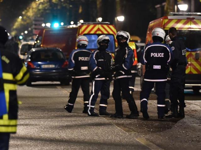 Police take up position near the scene of a shootout in Roubaix, northern France, November 24, 2015. Local authorities said the situation was not related to recent deadly attacks in Paris. (REUTERS) Police take up position near the scene of a shootout in Roubaix, northern France, November 24, 2015. Local authorities said the situation was not related to recent deadly attacks in Paris. (REUTERS)