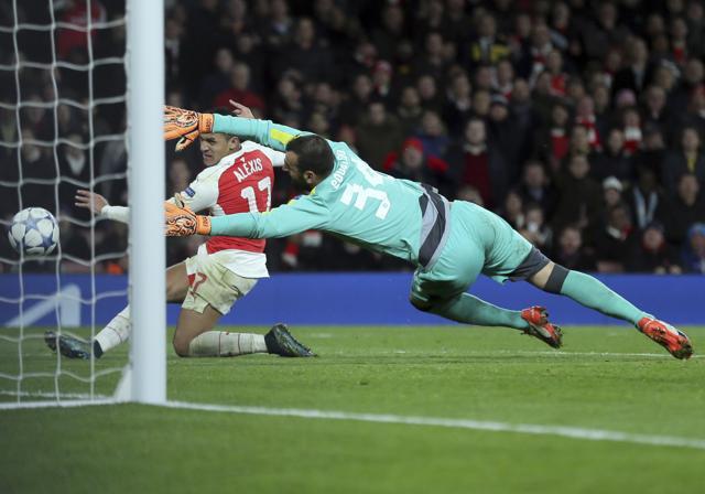 Arsenal striker Alexis Sanchez scores the third goal of the match against Dinamo Zagreb. (AP Photo) Arsenal striker Alexis Sanchez scores the third goal of the match against Dinamo Zagreb. (AP Photo)