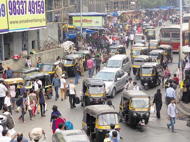 Andheri station is one of the major railway stations on the Western line.(Satish Bate/HT photo)