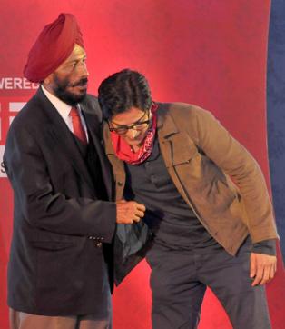 Actor Jimmy Shergill with Milkha Singh during HT Youth Forum in Chandigarh on Monday evening. (Gurpreet Singh/HT Photo)
