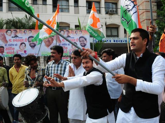 Congress workers celebrate their win in the Jhabua-Ratlam by-poll at the PCC office in Bhopal on Tuesday.(Mujeeb Faruqui/HT photo) Congress workers celebrate their win in the Jhabua-Ratlam by-poll at the PCC office in Bhopal on Tuesday.(Mujeeb Faruqui/HT photo)