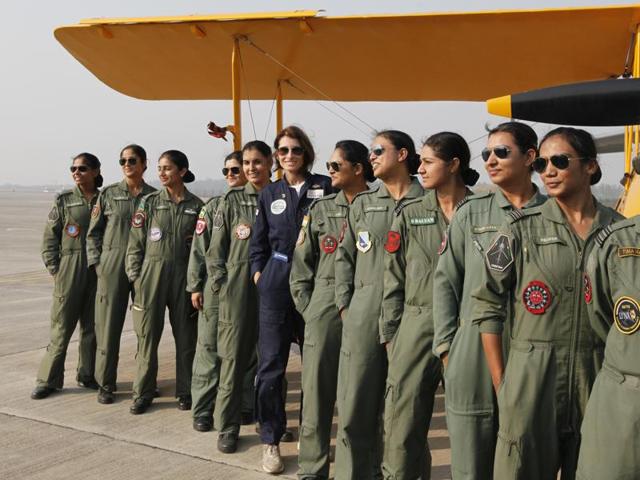 British Pilot Tracey Curtis Taylor here posing with members of the IAF at Hindon Air force Station, in Ghaziabad. (Raj K Raj/ HT Photo)