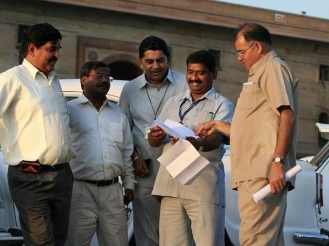 According to a study authorised by 7th Pay Panel, the government and public sector pay fresh recruits substantially more than private firms but employees lose out at senior levels. (HT Photo) According to a study authorised by 7th Pay Panel, the government and public sector pay fresh recruits substantially more than private firms but employees lose out at senior levels. (HT Photo)