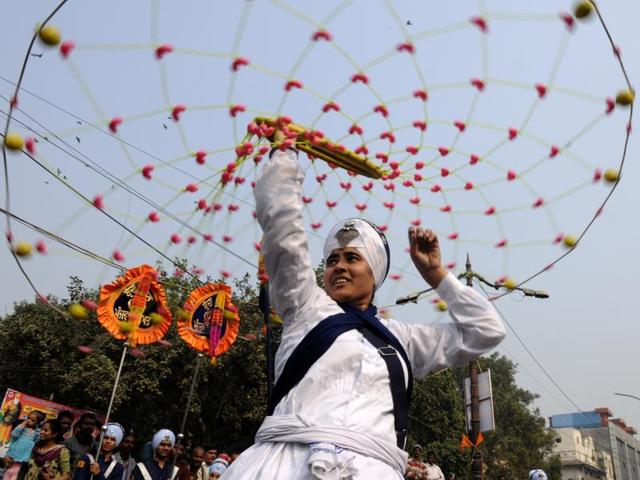 Sikhs display their ‘Gatka’ skills, a form of Sikh martial art, during a religious Gurupurab procession, in New Delhi. (Sonu Mehta/ HT Photo) Sikhs display their ‘Gatka’ skills, a form of Sikh martial art, during a religious Gurupurab procession, in New Delhi. (Sonu Mehta/ HT Photo)