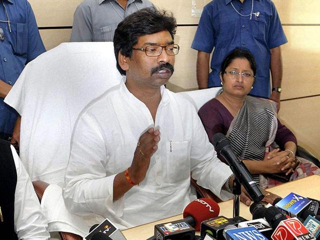 JMM working president Hemant Soren said the party has decided not to field candidate to keep the secular forces intact.(PTI file photo) JMM working president Hemant Soren said the party has decided not to field candidate to keep the secular forces intact.(PTI file photo)