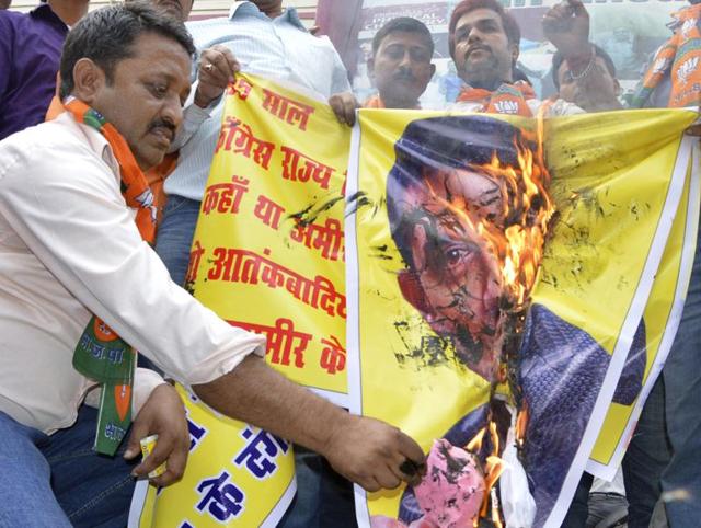 BJP activists burn a poster of Aamir Khan as they protest over the actor’s intolerance remark, in Patna on Tuesday. (Photo by Santosh Kumar/ Hindustan Times)