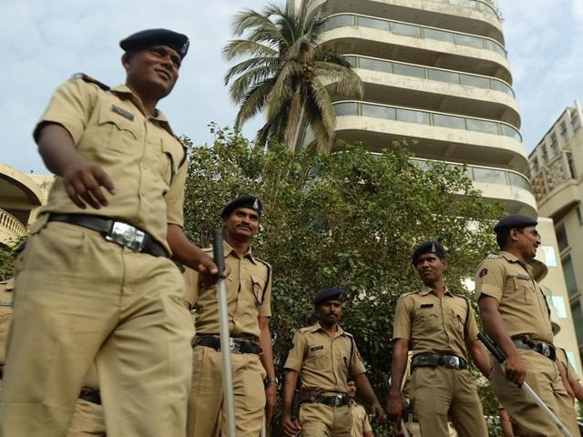 Policemen stand guard outside Aamir Khan’s residence in Mumbai on November 24, 2015. Aamir Khan has complained of "rising intolerance" in his India, sparking a storm of criticism including from the ruling Hindu nationalist party. (AFP)