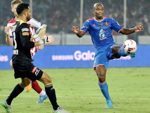 FC Goa striker Dudu tries to score against Atletico de Kolkata during their ISL Match on Sunday.(AFP Photo) FC Goa striker Dudu tries to score against Atletico de Kolkata during their ISL Match on Sunday.(AFP Photo)