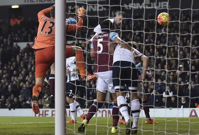 Toby Alderweireld heads in the second goal for Tottenham Hotspur. (Reuters Photo) Toby Alderweireld heads in the second goal for Tottenham Hotspur. (Reuters Photo)