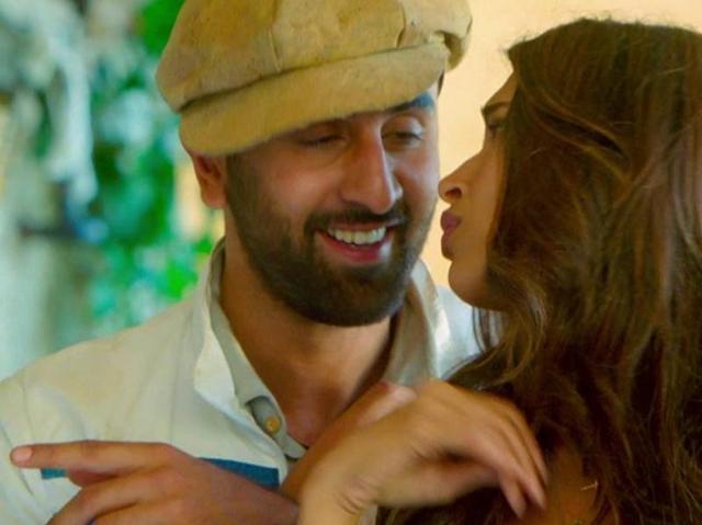 Ranbir Kapoor apes Dev Anand in Matargashti from Tamasha. (facebook)