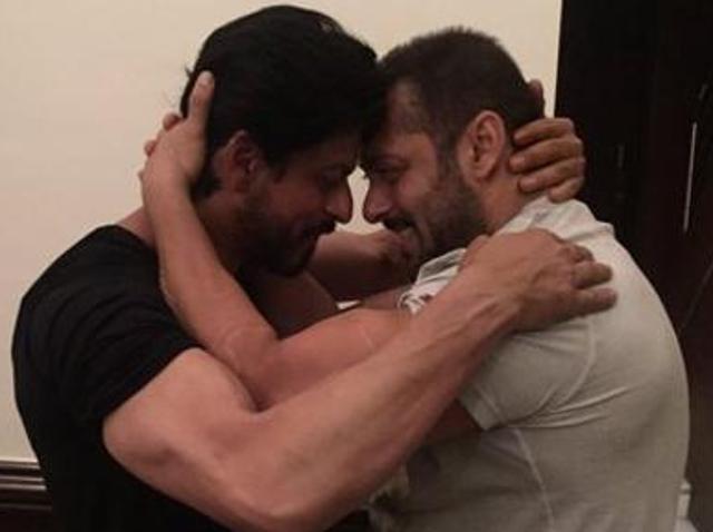 Salman Khan taught some wrestling moves to his buddy SRK recently when duo met. (TWITTER) Salman Khan taught some wrestling moves to his buddy SRK recently when duo met. (TWITTER)