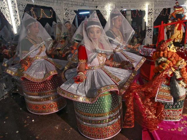 Artists perform during Maha Raas in Agartala, Tripura, November 26, 2015. (REUTERS) Artists perform during Maha Raas in Agartala, Tripura, November 26, 2015. (REUTERS)