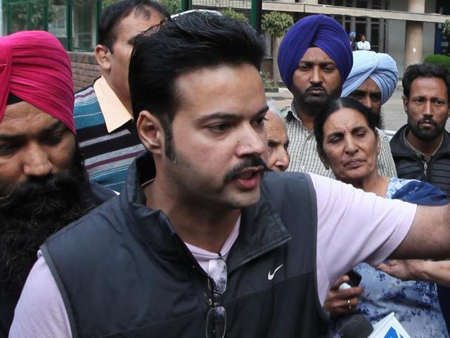 Family members of deceased Sippy interacting with media persons after meet senior police officials at police head quarters in Chandigarh. (GurpreetSingh/HT) Family members of deceased Sippy interacting with media persons after meet senior police officials at police head quarters in Chandigarh. (GurpreetSingh/HT)