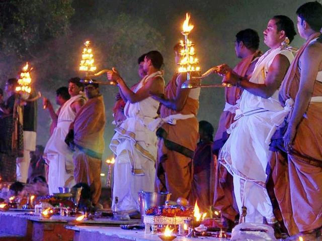 Devotees performing Maha Gomti Arti on the bank of Gomti river in Lucknow on Wednesday. (PTI) Devotees performing Maha Gomti Arti on the bank of Gomti river in Lucknow on Wednesday. (PTI)
