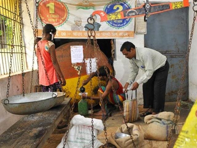 Jharkhand rolled out the ambitious NFSA in haste from October 1 this year, entitling more than 2.33 crore people of the state’s total 3.29 crore population to 5 kg rice and wheat every month at the subsidised rate of Re 1. Photo for representative purpose. (Vipin Kumar/HT Photo) Jharkhand rolled out the ambitious NFSA in haste from October 1 this year, entitling more than 2.33 crore people of the state’s total 3.29 crore population to 5 kg rice and wheat every month at the subsidised rate of Re 1. Photo for representative purpose. (Vipin Kumar/HT Photo)