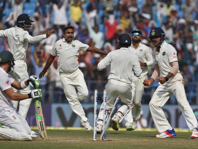 India's Amit Mishra (3rd L) celebrates along with Virat Kohli (R) after taking the wicket of South Africa's Faf du Plessis (L). (Reuters Photo)