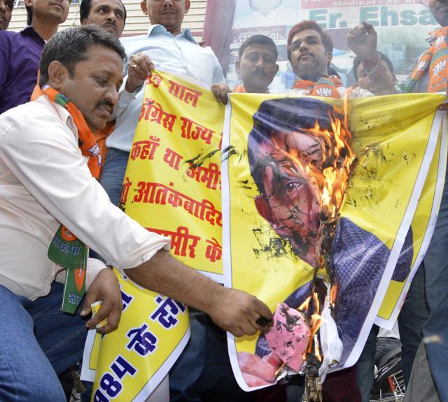 BJP activists burn a poster of Bollywood actor Aamir Khan as they protest over actor’s remarks on intolerance, in Patna. (Santosh Kumar/HT Photo) BJP activists burn a poster of Bollywood actor Aamir Khan as they protest over actor’s remarks on intolerance, in Patna. (Santosh Kumar/HT Photo)