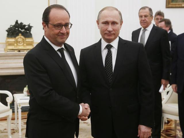 Russian President Vladimir Putin, right and French President Francois Hollande meet in the Kremlin in Moscow. Putin has agreed to cooperate further with France in the against IS, and has called for a single coalition to be formed. (AP Photo) Russian President Vladimir Putin, right and French President Francois Hollande meet in the Kremlin in Moscow. Putin has agreed to cooperate further with France in the against IS, and has called for a single coalition to be formed. (AP Photo)