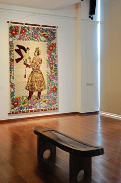 Durga Kainthola’s Portraits of the Rulers depicts Mughal emperors Babur and Akbar and the Maratha Baji Rao Peshwa, all of whom participated (at different times) in the battles fought at Panipat, where the weavers work. This piece titled ‘Memoir of Akbar’ uses the techniques of screen printing and tufting. (Saumya Khandelwal / Hindustan Times)